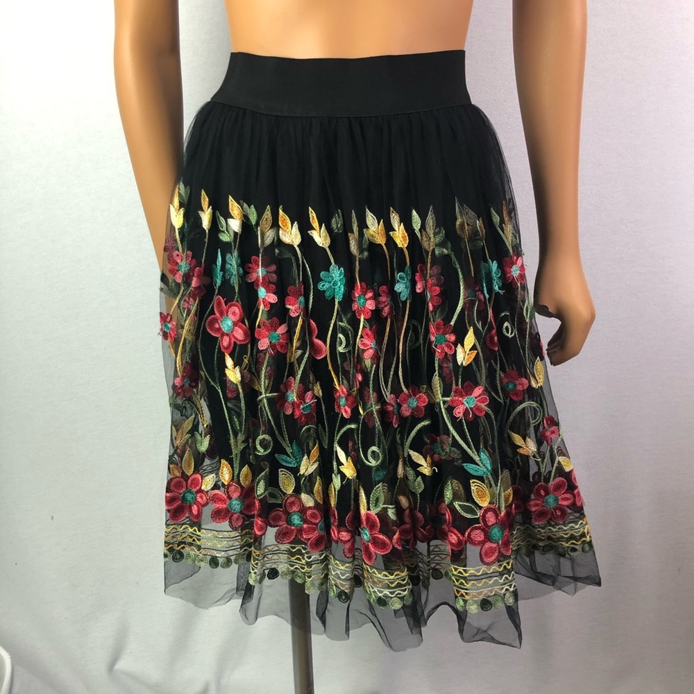 Gorgeous black tulle skirt embroidered flowers SzM